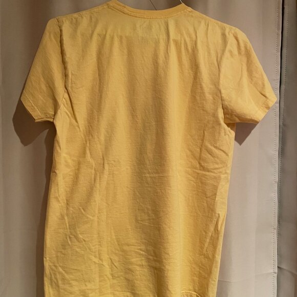Yellow Walt Disney World T-Shirt medium - Picture 3 of 3